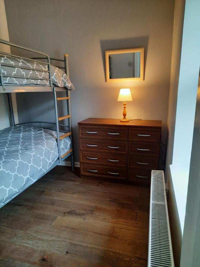 Snowdonia Rock Cottage - Cosy And Pet Friendly Penrhyndeudreath Buitenkant foto