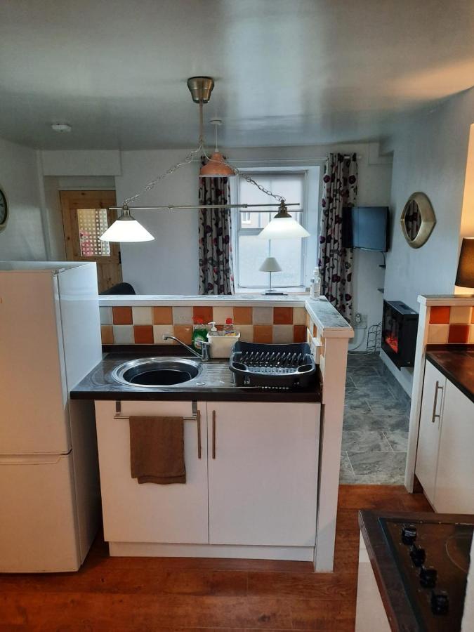 Snowdonia Rock Cottage - Cosy And Pet Friendly Penrhyndeudreath Buitenkant foto